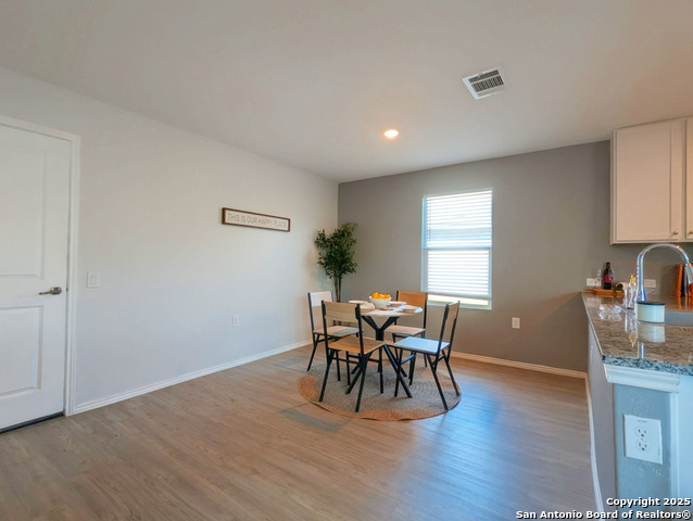 Image 5 of 16 For 7350 London