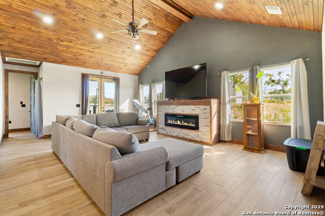 Listing photo id 14 for 111 Loma Park Rd