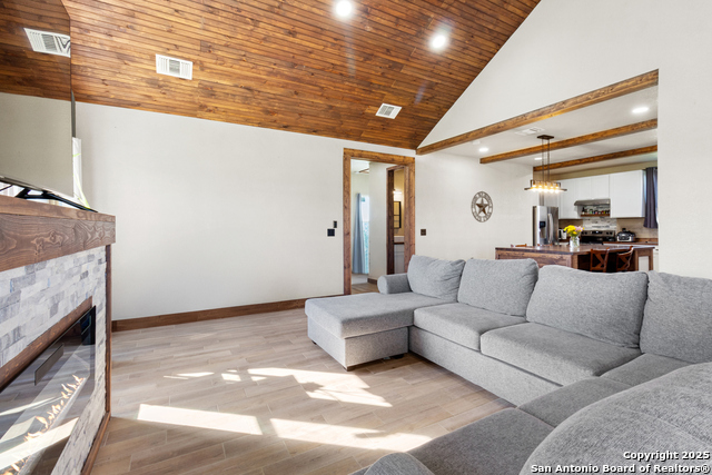 Listing photo id 16 for 111 Loma Park Rd