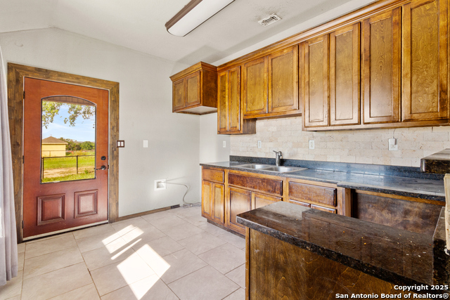 Listing photo id 31 for 111 Loma Park Rd