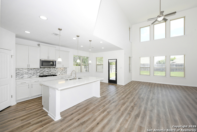 Image 8 of 42 For 13135 Waterlily Way