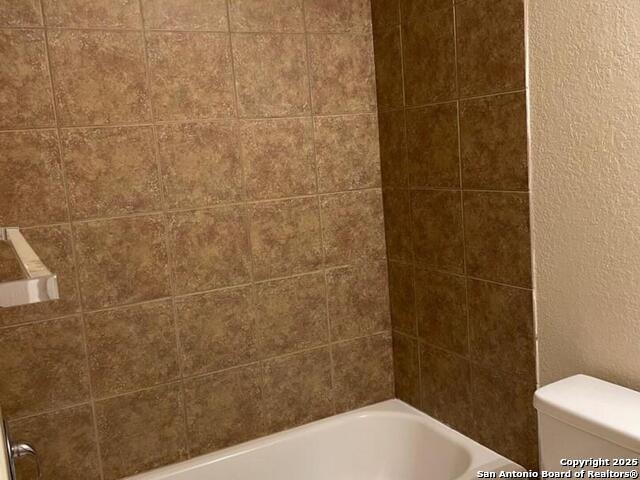 Listing photo id 4 for 5011 Flipper Drive