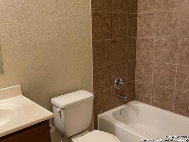 Listing photo id 5 for 5011 Flipper Drive