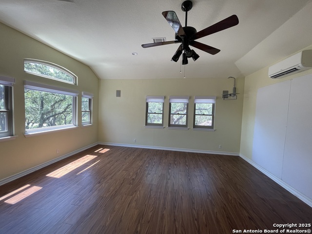 Image 39 of 52 For 164 Grey Bluff