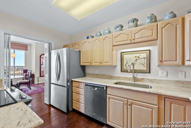 Image 5 of 45 For 1 Towers Park Ln  1211