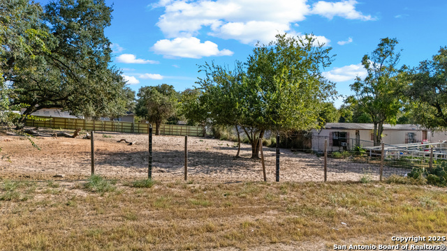 Details for 335 Viewpoint Drive, Poteet, TX 78065