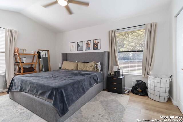 Listing photo id 16 for 7233 Breeze  