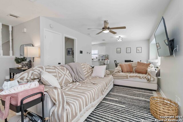 Listing photo id 4 for 7233 Breeze  