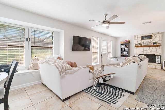 Listing photo id 6 for 7233 Breeze  