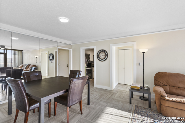 Image 10 of 41 For 7701 Wurzbach 1701