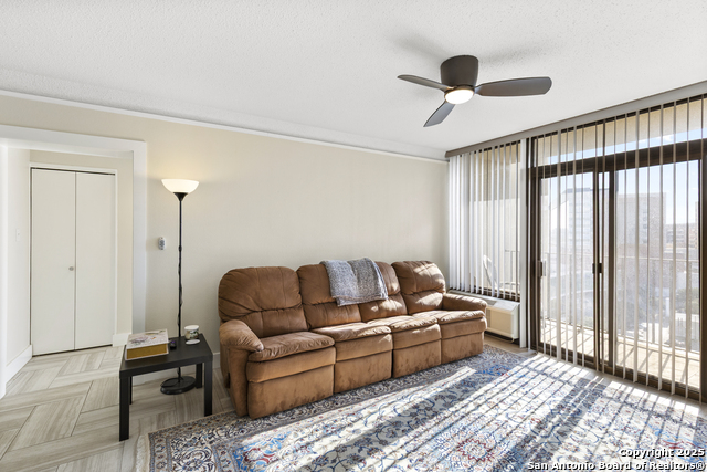 Image 11 of 41 For 7701 Wurzbach 1701