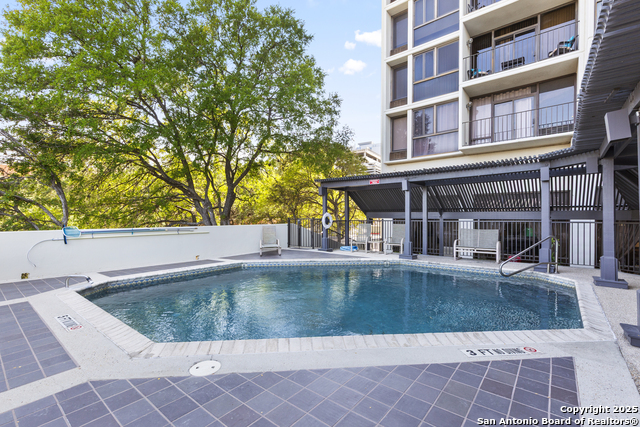 Image 3 of 41 For 7701 Wurzbach 1701