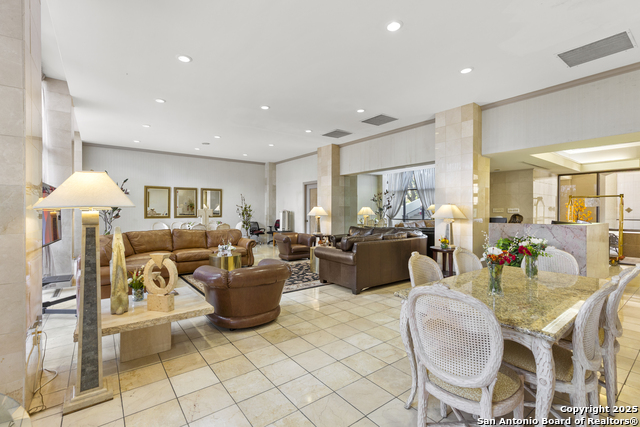 Image 30 of 41 For 7701 Wurzbach 1701