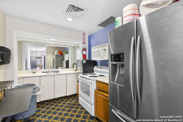 Image 38 of 41 For 7701 Wurzbach 1701