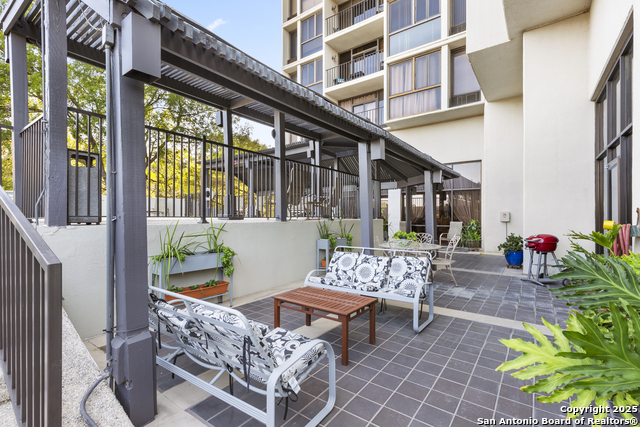 Image 4 of 41 For 7701 Wurzbach 1701