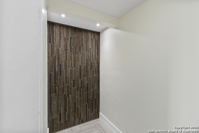 Image 6 of 41 For 7701 Wurzbach 1701