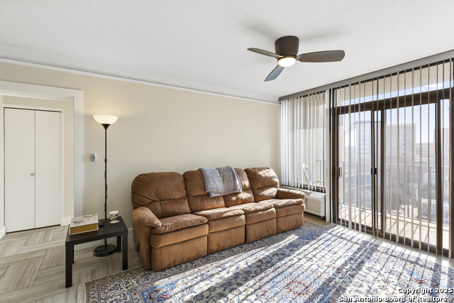 Image 9 of 41 For 7701 Wurzbach 1701