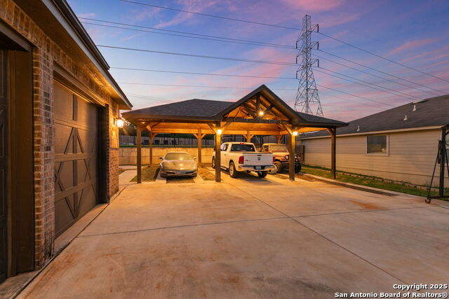 Image 7 of 56 For 7215 Avery  