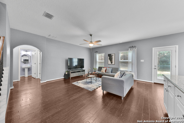 Listing photo id 9 for 10607 Carmona
