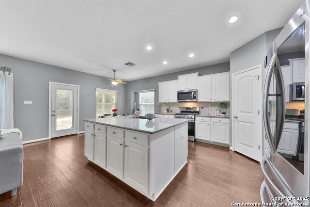 Listing photo id 10 for 10607 Carmona