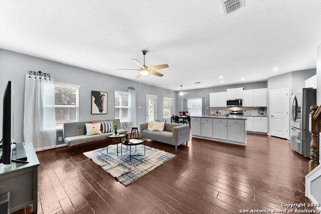 Listing photo id 11 for 10607 Carmona