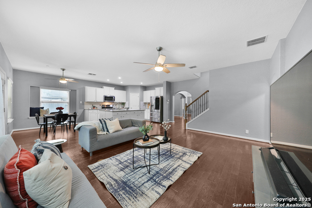 Listing photo id 12 for 10607 Carmona