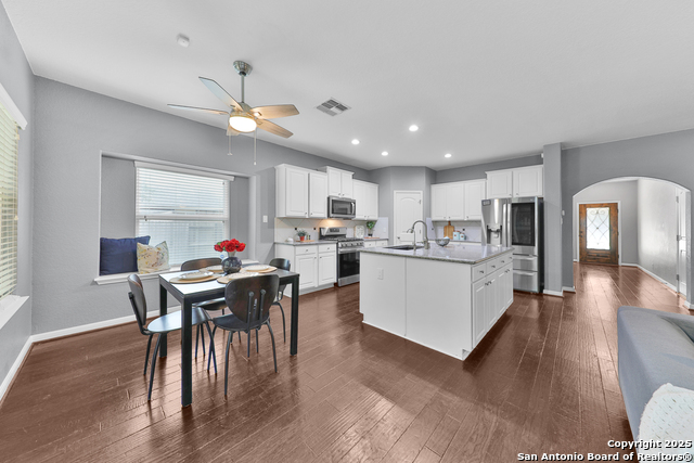 Listing photo id 13 for 10607 Carmona