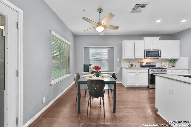 Listing photo id 14 for 10607 Carmona