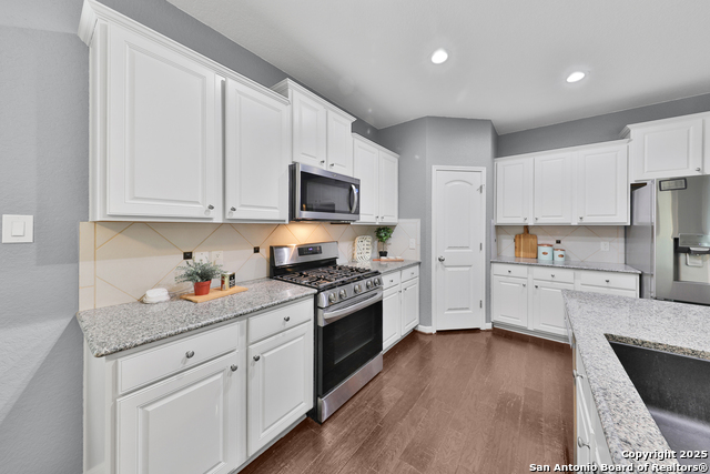 Listing photo id 17 for 10607 Carmona