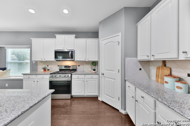 Listing photo id 19 for 10607 Carmona
