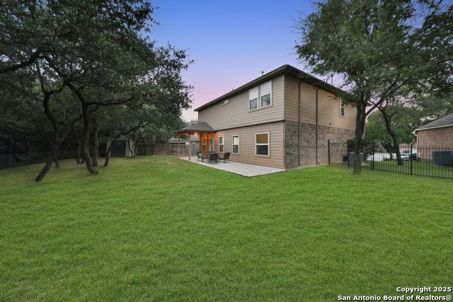 Listing photo id 47 for 10607 Carmona