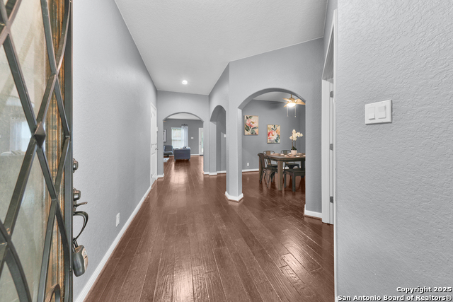Listing photo id 4 for 10607 Carmona