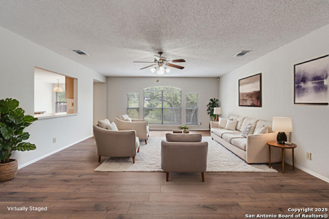 Listing photo id 3 for 2339 Pendant Pass