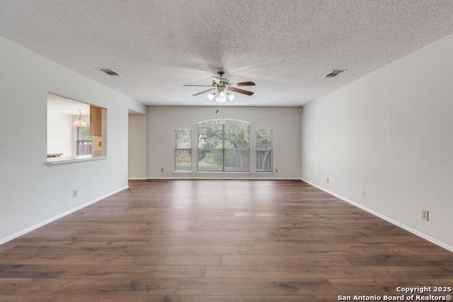 Listing photo id 4 for 2339 Pendant Pass