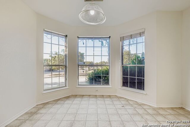 Listing photo id 1 for 7726 Toumey Oak