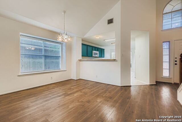 Listing photo id 3 for 7726 Toumey Oak