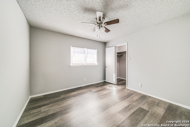 Listing photo id 9 for 8010 Chestnut Barr