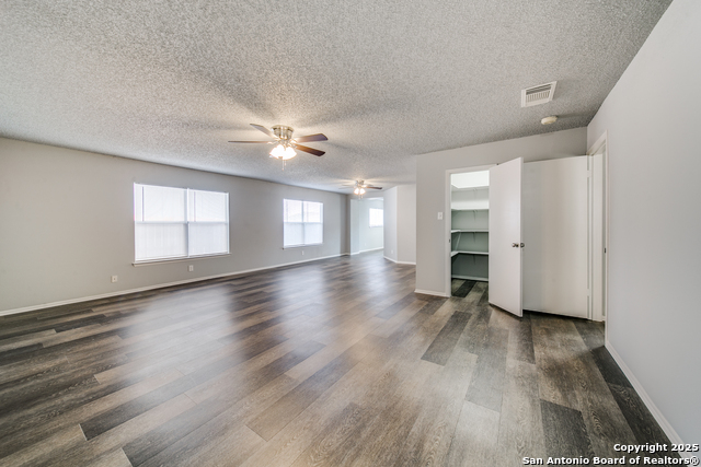 Listing photo id 0 for 8010 Chestnut Barr