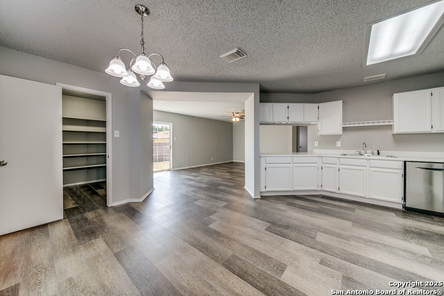 Listing photo id 1 for 8010 Chestnut Barr
