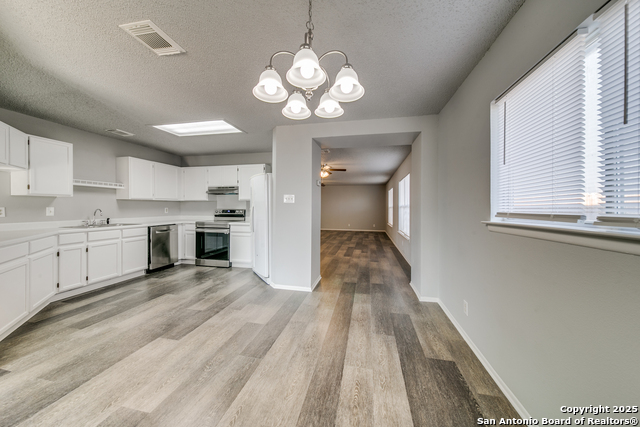 Listing photo id 2 for 8010 Chestnut Barr