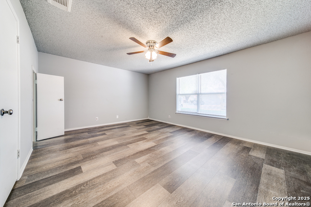 Listing photo id 4 for 8010 Chestnut Barr