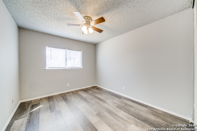 Listing photo id 6 for 8010 Chestnut Barr