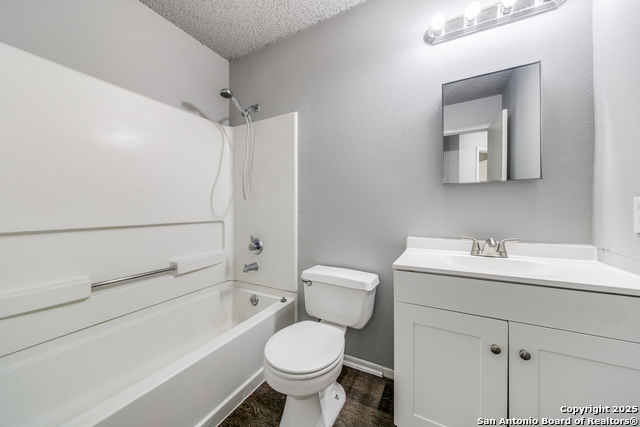 Listing photo id 7 for 8010 Chestnut Barr