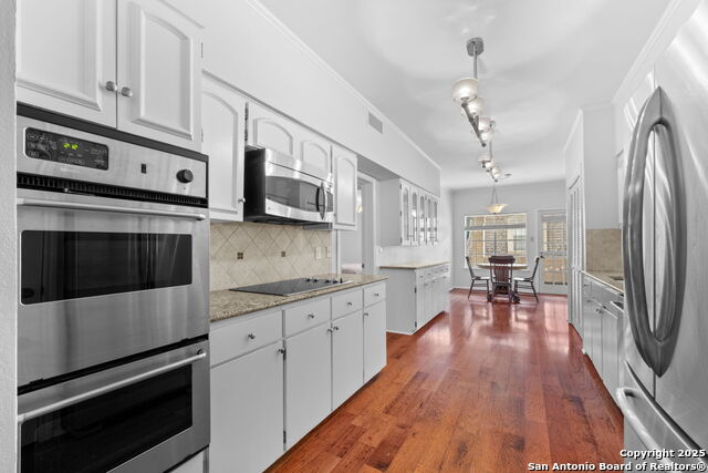 Image 7 of 21 For 7731 Broadway K142