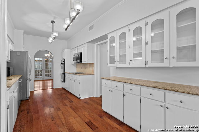 Image 9 of 21 For 7731 Broadway K142