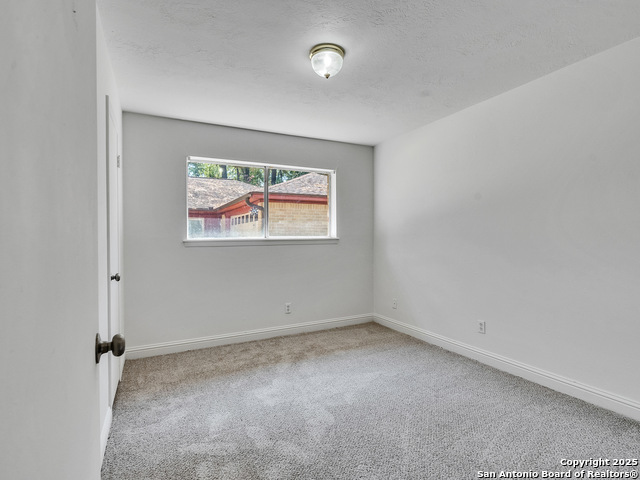 Listing photo id 21 for 25423 Old Carriage Ln