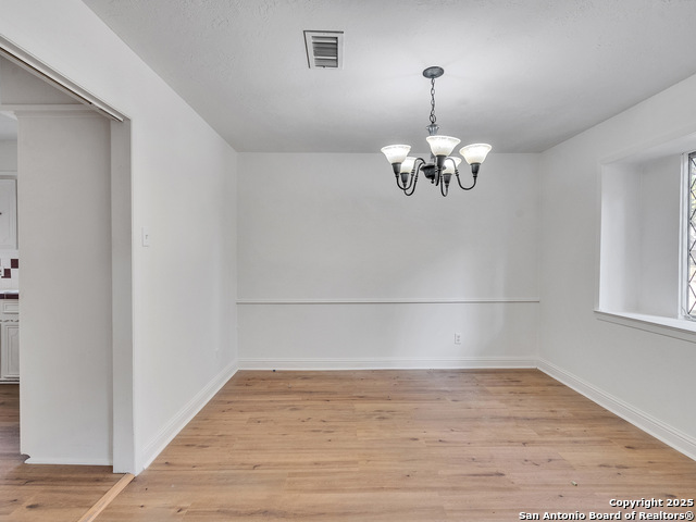 Listing photo id 6 for 25423 Old Carriage Ln