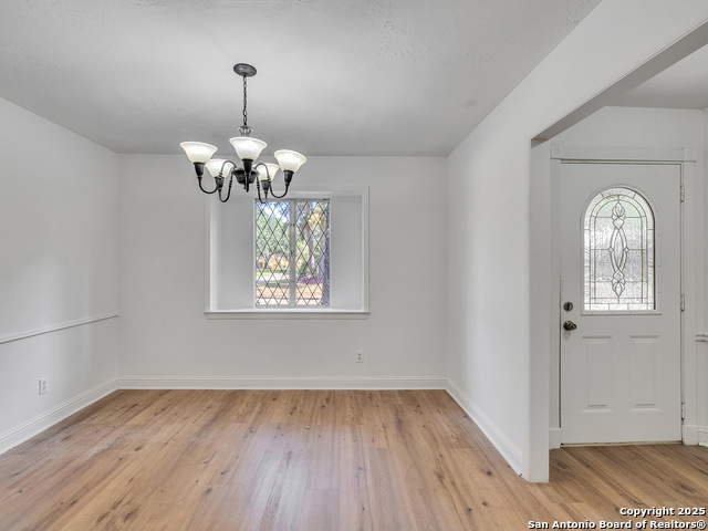 Listing photo id 7 for 25423 Old Carriage Ln