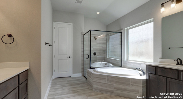 Listing photo id 10 for 633 Vale