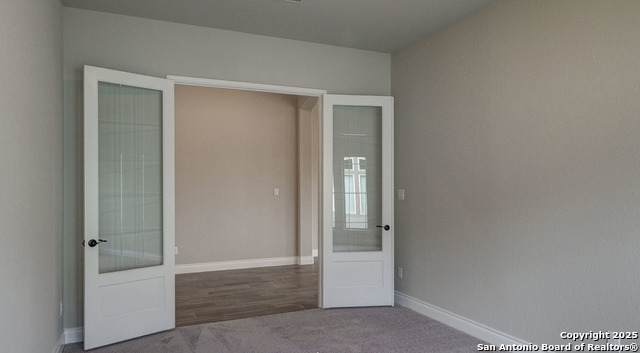 Listing photo id 15 for 633 Vale
